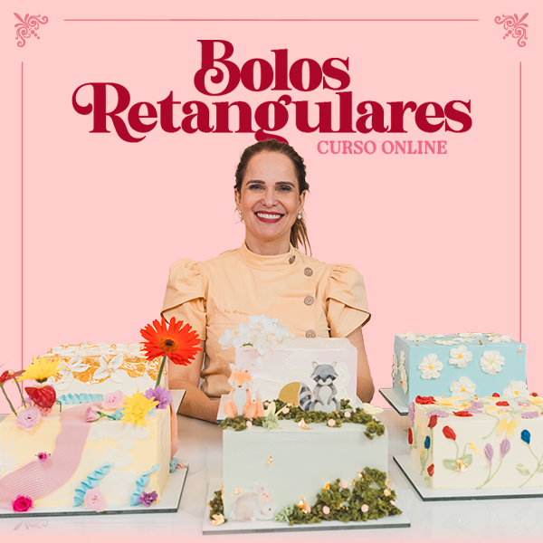 Fatia de bolo retangular impecável com decoração profissional, exibindo texturas perfeitas e brilho apetitoso.