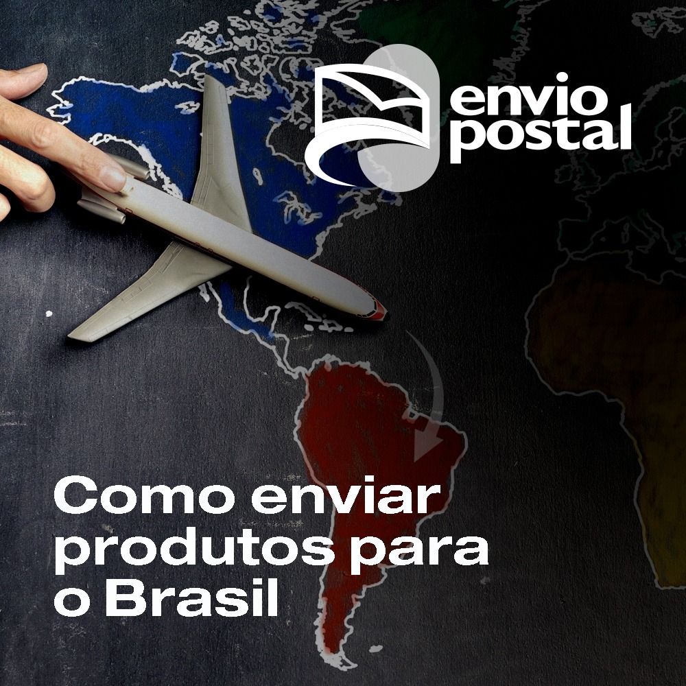 Caixas de transporte empilhadas e organizadas em um depósito, simbolizando logística eficiente para importação e envio de produtos.